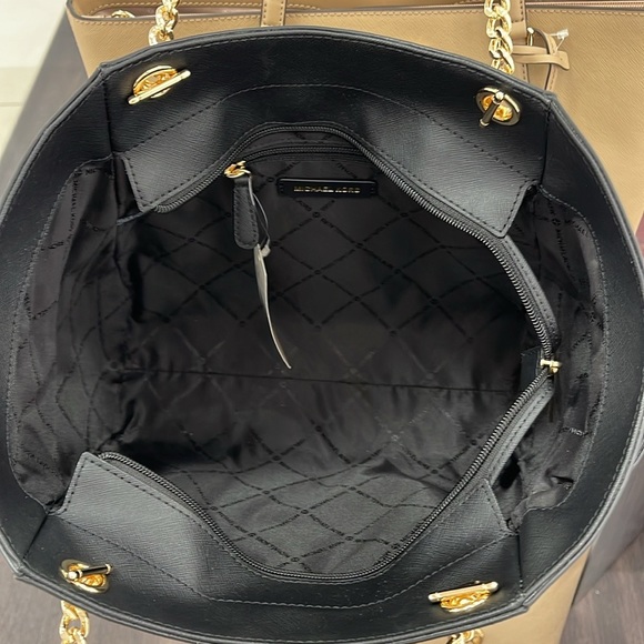 MICHAEL KORS LG CHAIN SHOULDER TOTE BLACK - Picture 11 of 16